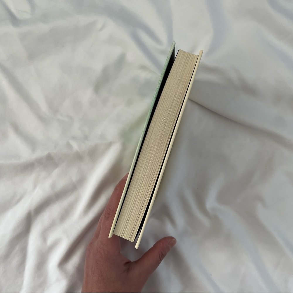 "the life-changing magic of tidying up" by Marie Kondo - Picture 5 of 7
